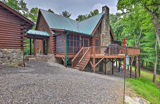 Purlear Luxury, Spacious Log Cabin w/Mtn Views!