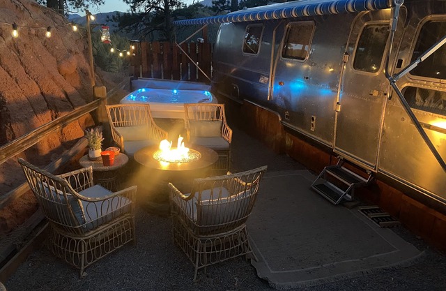 PVP58 Vintage 1977 AirstreamRV — With Private Hot Tub!