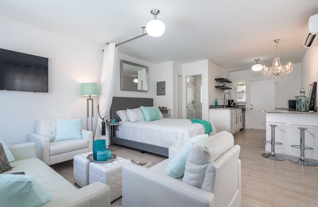 Quaint 1/1 Villa with HEATED Pool-BEST LOCATION- walk to everything!