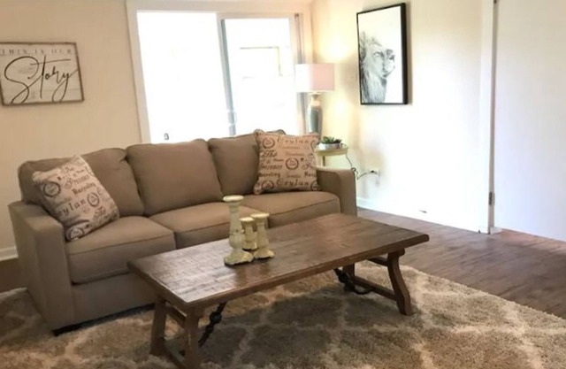 Quaint 1 Bedroom Apt ★ Wifi 50" TV ★ Libertyville