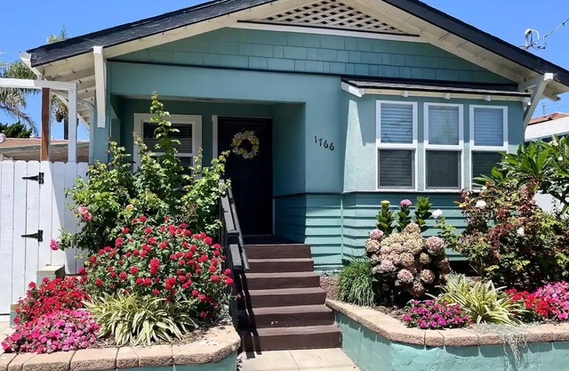 Quaint 1914 Beach Cottage