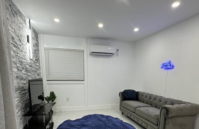 Quaint apartment near JFK
