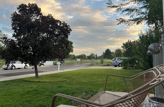 Quaint Cul-de-Sac Golf Course Getaway in West Bountiful