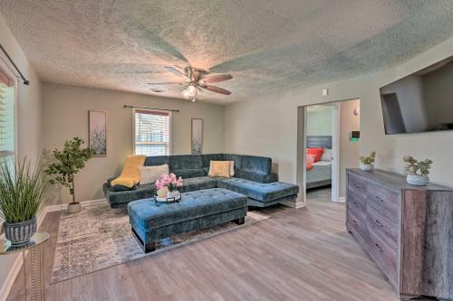 Quaint Downtown Murfreesboro Cottage with Lush Yard