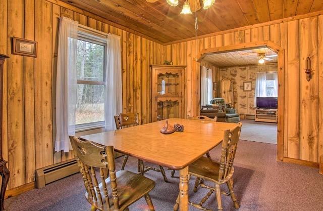 Quaint Farmhouse - Hunt, Fish, & Snowmobile!