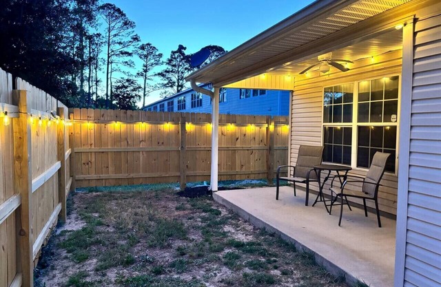 Quaint home close to the bay