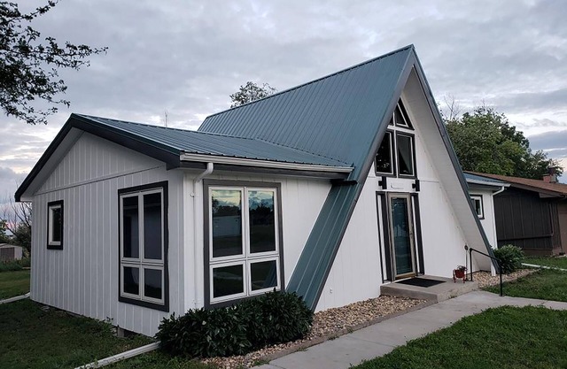 Quaint house in small town, 20 miles from the Missouri River