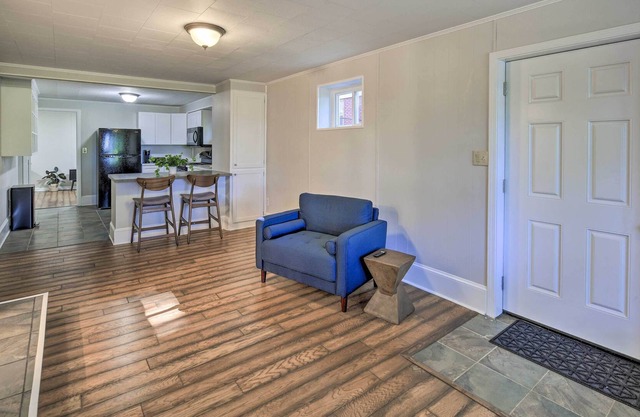 Quaint Johnson City Apt - 7 Mi to Boone Lake!