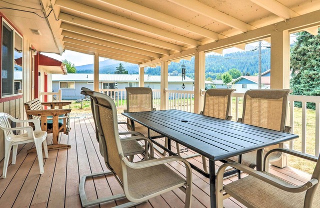 Quaint Kellogg Home w/ Deck & Mountain Views!