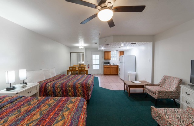 Quaint, Lakeside Family Suite with Kitchen and Porch