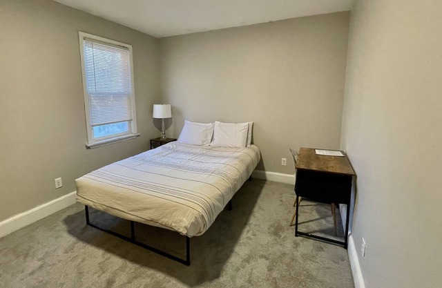 Quaint Private Room (L) Close to CWRU+UH