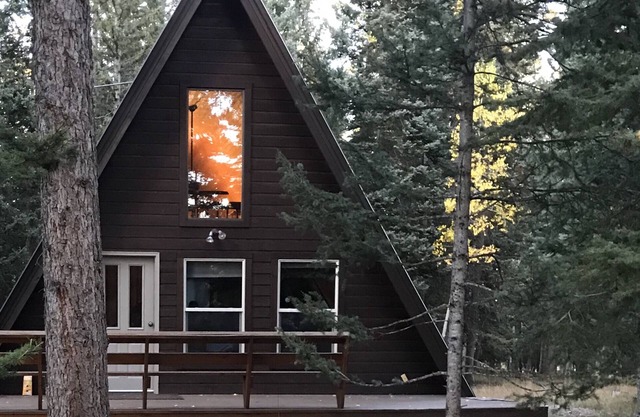 Quaint, Quiet and Cozy Cottage in the Mountains