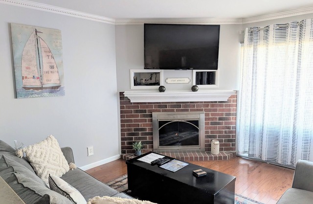 Quaint, quiet condo minutes from Lake Geneva