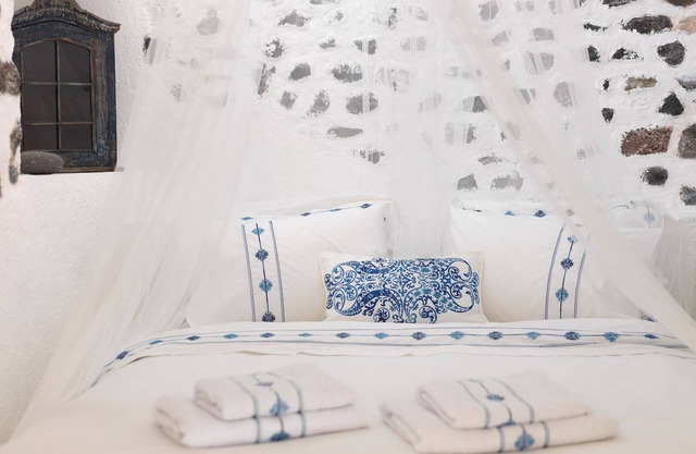 Quaint Santorini Villa | Blue House | 1 Bedroom | Perfect Romantic Couples.