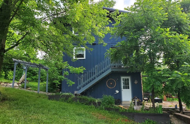 Quaint Stream Side Cottage 15m from Oxford&Hamilton OH