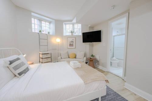 Quaint Studio Apt Steps from Back Bay