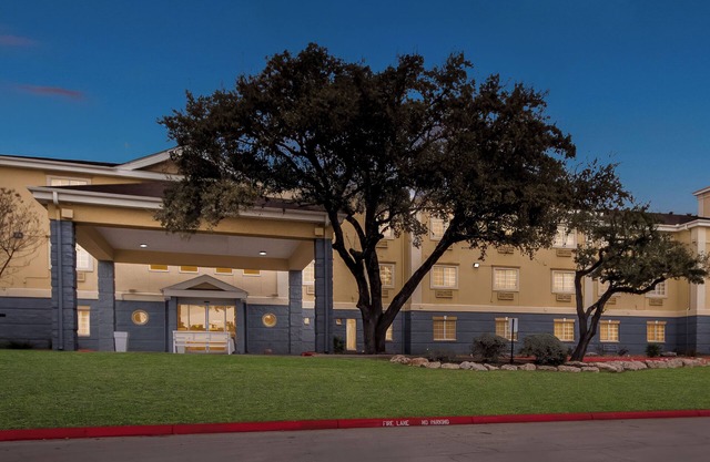 Quality Inn & Suites Airport North - Stone Oak