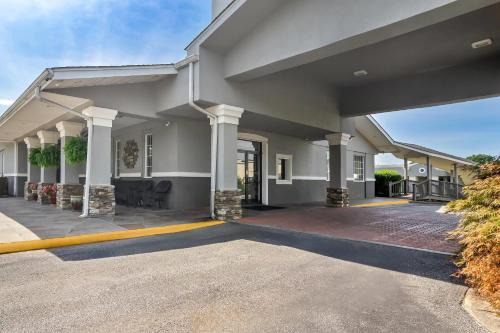 Quality Inn & Suites Greenville - Haywood Mall