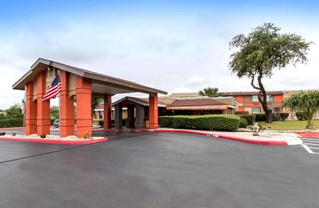 Quality Inn & Suites I-35 near Frost Bank Center