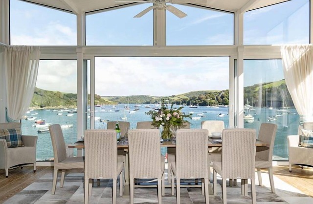 QUAYSIDE, pet friendly, luxury holiday cottage in Salcombe