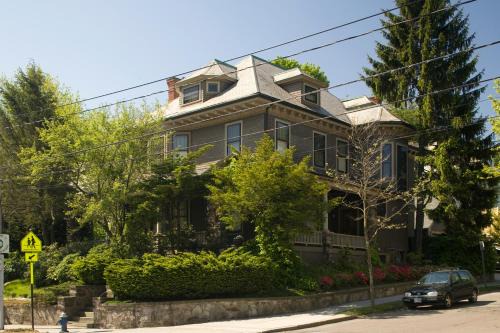 Queen Anne Brookline B&B