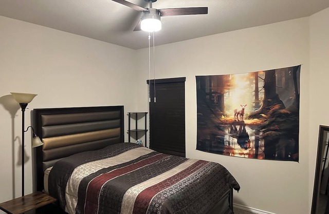 Queen Bed - Comfortable Workspace - Cozy Loft