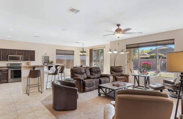 Queen Creek Oasis: Private Pool & Family Fun, Near Major Shopping Centers!
