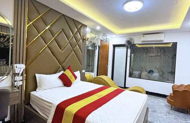 Queen Hotel - Mo Lao