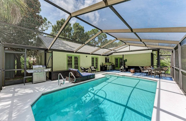 Queen Palm - Private Pool, Beach, Pet-Friendly!