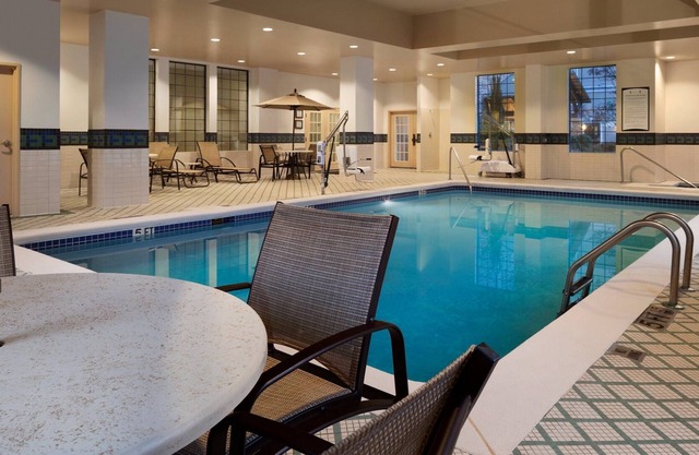 Queen Suite with FREE SHUTTLE | Free Breakfast + Pool Access