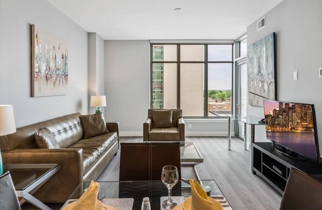 Quick walk to Metro! Downtown Bethesda | Free Wifi | by GLS