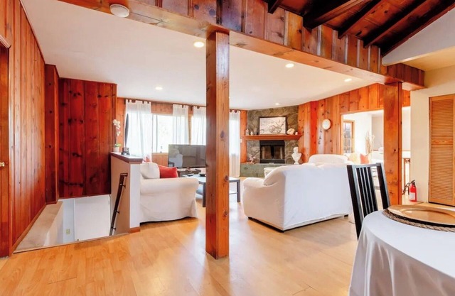 Quiet 1-bedroom in Luxury home 30 day stay Los Angeles with AC, WiFi