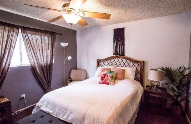 Quiet 1 Bedroom Townhouse in Midst of Downtown Bakersfield and Across Beale Park