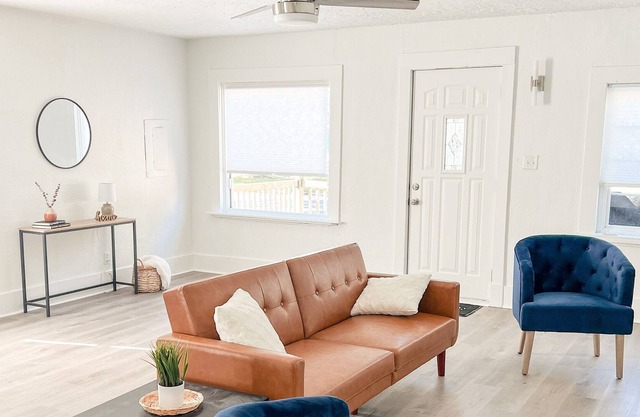 Quiet 2-bedroom home with River view | ideal for long stays