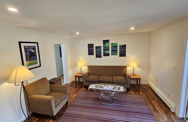 Quiet 2nd floor, 3BR apartment in Ellsworth - Gateway to Acadia & Downeast Maine