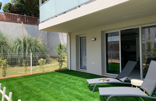 Quiet and Comfortable 3-Star Apartment Steps from the Beach in Mèze