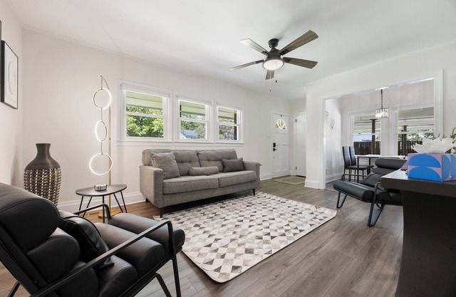 Quiet and contemporary home in coveted Watts-Hillendale. Close to Duke/VA.
