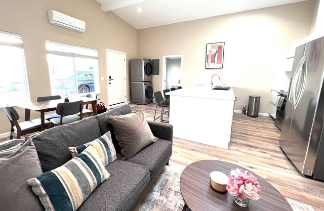 Quiet and Spacious 2bed/2bath Cottage in the heart of San Jose