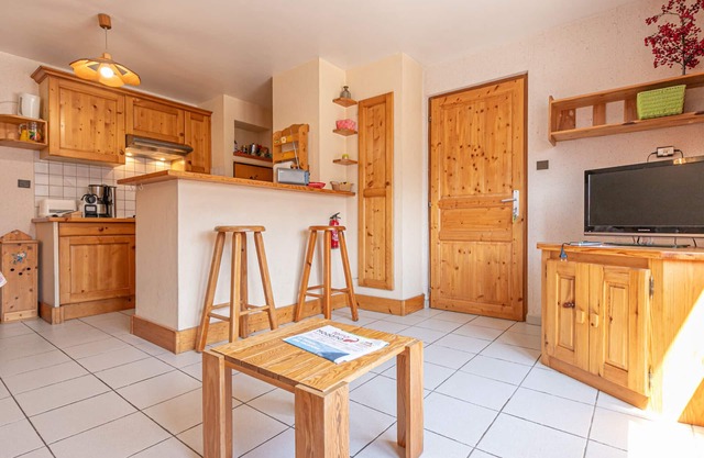 Quiet apartment with terrace, near slopes, pets allowed
