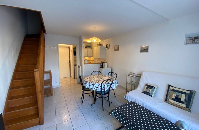 Quiet Area Near Beach – Cosy Duplex with Parking