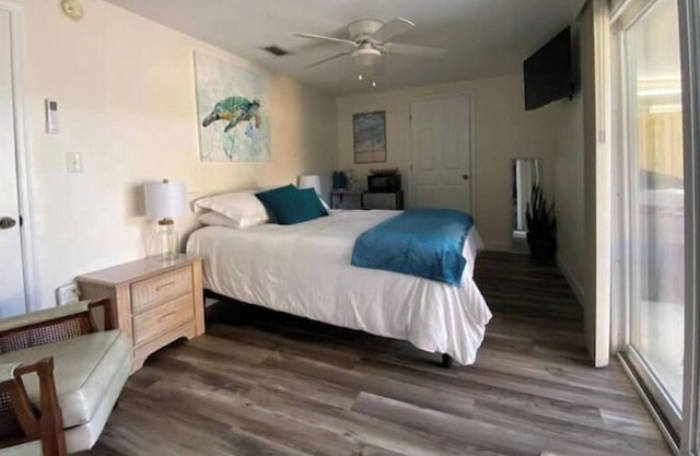 Quiet Bay Getaway- Hot Tub-Bikes-Dog friendly