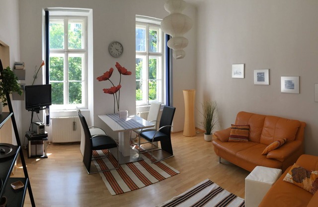 quiet but central flat, 75qm, excellent infastructure, dogs allowed