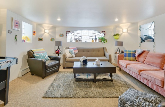 Quiet Chicago Vacation Rental: 11 Mi to Downtown!