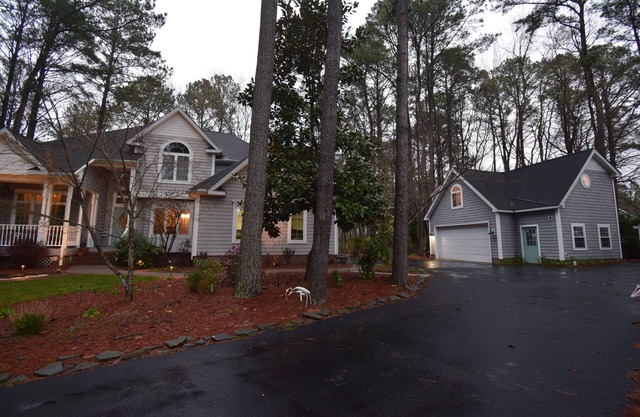 Quiet coastal retreat, minutes from Ocean City, MD, full kitchen.