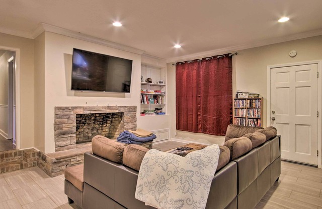 Quiet Columbia Home w/ Fire Pit & Pool Table!