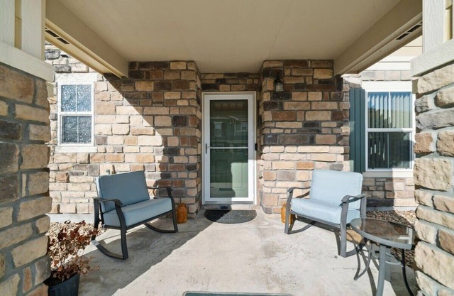 Quiet Comfort Townhome - Your Home away from Home!