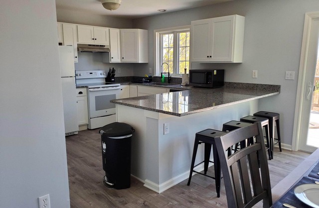 QUIET, COMFORTABLE 6 Bed 2 Bath, Central Air, Beautiful Sunsets, Great Location!