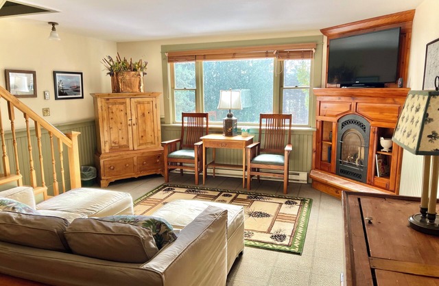 Quiet Cottage Steps Away From Main St. Lake Placid
