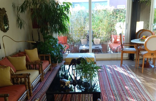 Quiet, cozy apartment, refined decoration