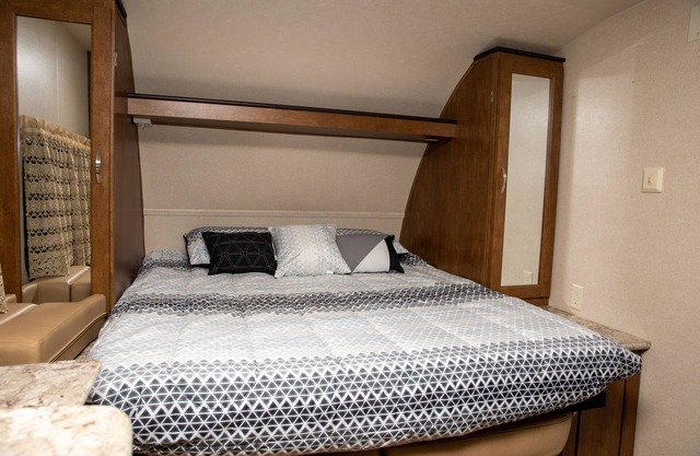 Quiet Cozy Camper w/ Internet